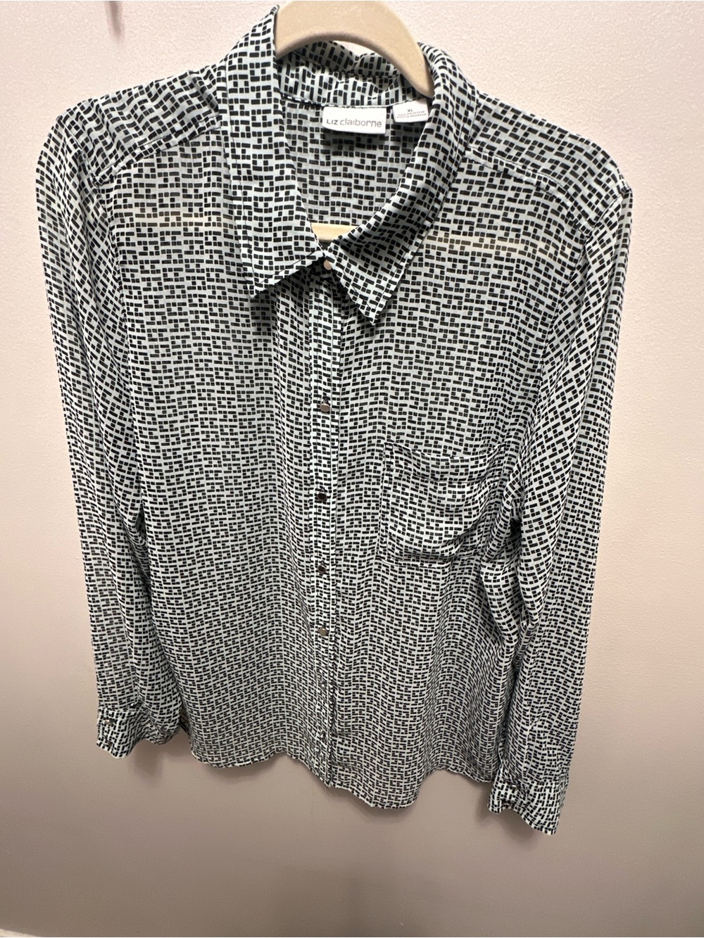 Liz Claiborne Black and Green Geometric Button-Down Shirt